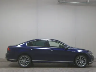 Second-hand VW Passat GTE 218 CP (160 kW) 2018 Albastru Berlinǎ