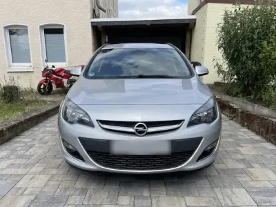 Gebraucht Opel Astra 140 PS (102 kW) 2013 Silber Kombi