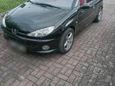 Gebraucht Peugeot 206 CC 108 PS (79 kW) 2004 Schwarz Cabrio