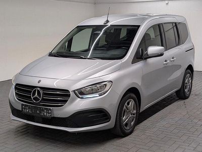 Gebraucht Mercedes T180 Style 131 PS (96 kW) 2024 Helvinsilbermet. Van / Kleinbus