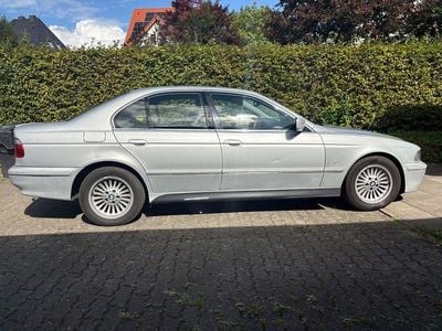 BMW 525