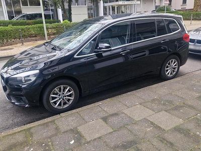 Gebraucht BMW 218 150 PS (110 kW) 2017 Schwarz Van / Kleinbus