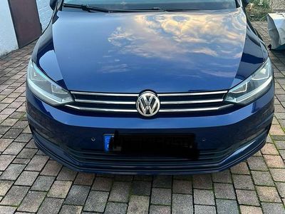 Blau Gebraucht 2019 VW Touran Van / Kleinbus | 13.499 € (Teuer)