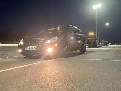 Używany Mercedes R500 306 KM (225 kW) 2006 Czarny Minivan