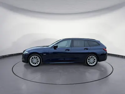 Gebraucht BMW 330 184 PS (135 kW) 2023 Blau Kombi