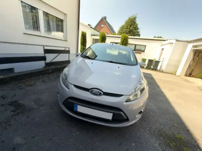 Gebraucht Ford Fiesta 60 PS (44 kW) 2012 Grau Limousine