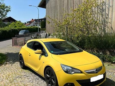 Gelb Gebraucht 2011 Opel Astra GTC Coupé | 7.400 €
