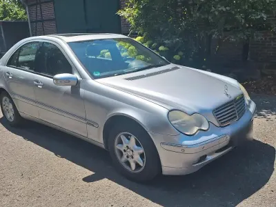 Gebraucht Mercedes C220 143 PS (105 kW) 2001 Silber Limousine