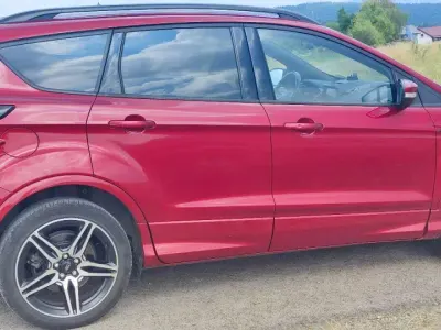 Gebraucht Ford Kuga ST-Line 150 PS (110 kW) 2019 Rot SUV