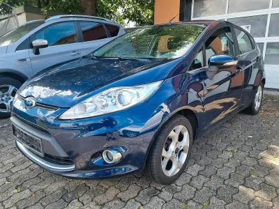 Gebraucht Ford Fiesta 82 PS (60 kW) 2011 Blau Kleinwagen