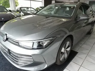 Gebraucht VW Passat Business 150 PS (110 kW) 2025 Grau Kombi