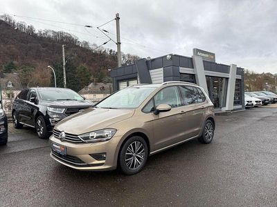 Gold Gebraucht 2016 VW Golf Sportsvan Van / Kleinbus | 15.299 € (Fairer Preis)