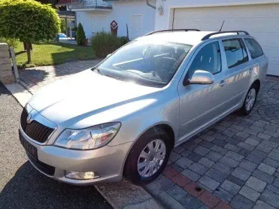 Gebraucht Skoda Octavia Ambition 105 PS (77 kW) 2012 Silber Kombi