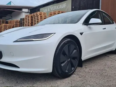 Gebraucht Tesla Model 3 Standard Range 208 kW (283 PS) 2023 Perl weiß multi coat Limousine