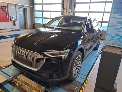 Używany Audi e-tron Comfort 230 kW (313 KM) 2022 Czarny SUV