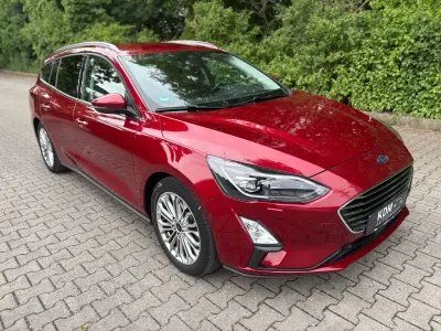Gebraucht Ford Focus Titanium 150 PS (110 kW) 2019 Rot Kombi