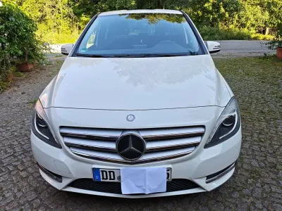 Gebraucht Mercedes B180 122 PS (89 kW) 2013 Weiß Kleinwagen
