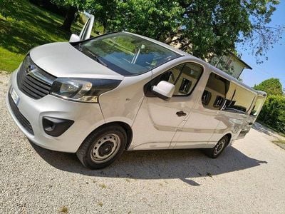 Second-hand Opel Vivaro 116 CP (85 kW) 2015 Argintiu Monovolum