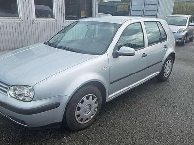 Usata VW Golf IV 75 CV (55 kW) 2002 Argento Berlina