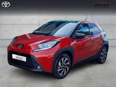 Neu Toyota Aygo X 72 PS (52 kW) 2025 Rot SUV