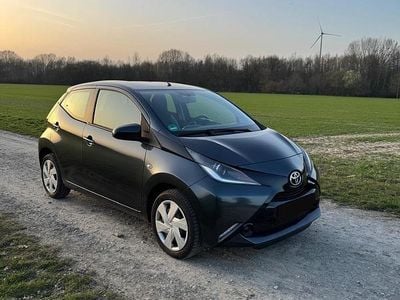 Gebraucht Toyota Aygo 72 PS (52 kW) 2015 Grau Kleinwagen