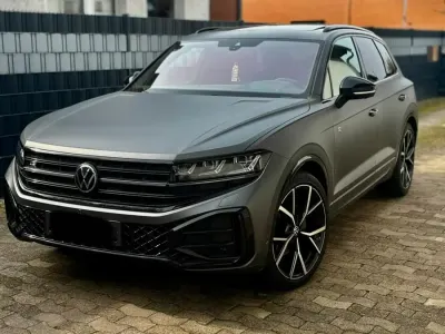 Gebraucht VW Touareg R 286 PS (210 kW) 2024 Grau SUV