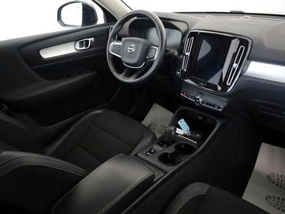 Second-hand Volvo XC40 Momentum 150 CP (110 kW) 2020 Negru SUV
