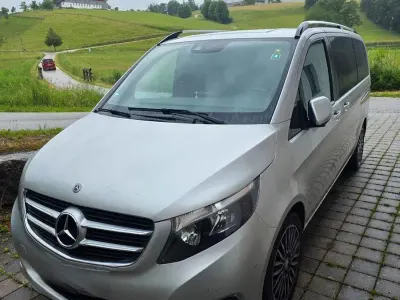Gebraucht Mercedes V220 Edition 163 PS (119 kW) 2017 Silber Van / Kleinbus