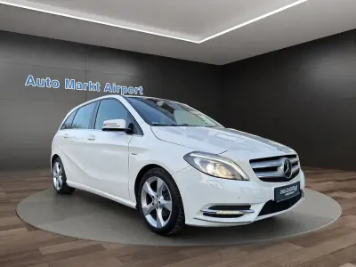 Gebraucht Mercedes B180 122 PS (89 kW) 2012 Weiß Kleinwagen