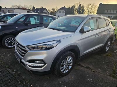 Gebraucht Hyundai Tucson Intro Edition 116 PS (85 kW) 2015 Platinum silver / mic SUV