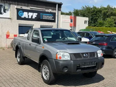 Gebraucht Nissan Navara 133 PS (97 kW) 2011 Silber Pickup