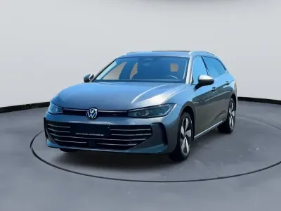Gebraucht VW Passat Elegance 150 PS (110 kW) 2025 Grau Kombi