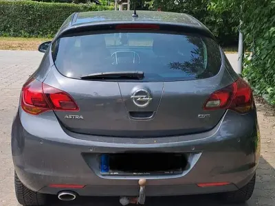 Gebraucht Opel Astra 165 PS (121 kW) 2012 Grau Limousine