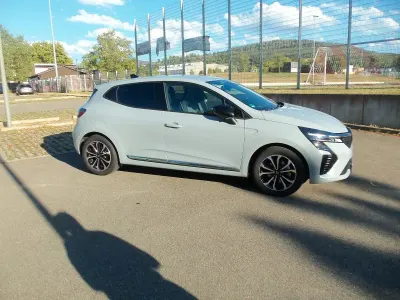 Gebraucht Renault Clio V Techno 143 PS (105 kW) 2024 Grau Kleinwagen