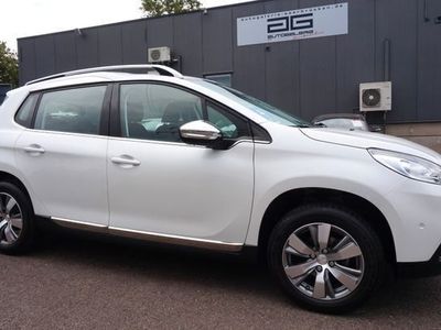 gebraucht Peugeot 2008 1.2 Allure *1.Hand/Nur 20TKM/Teilleder/PDC*