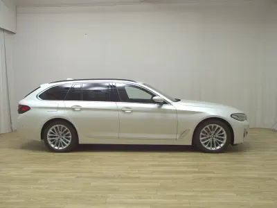 Second-hand BMW 530e Luxury Line 292 CP (214 kW) 2021 Alb Break