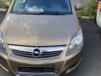 Gebraucht Opel Zafira Family 150 PS (110 kW) 2013 Braun Van / Kleinbus