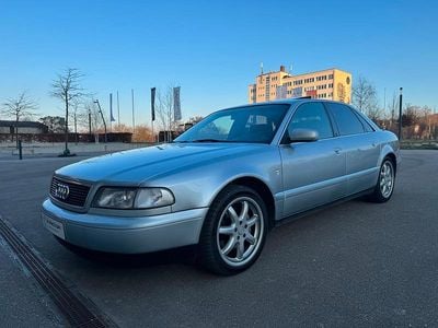 Second-hand Audi A8 230 CP (169 kW) 1995 Argintiu Berlinǎ