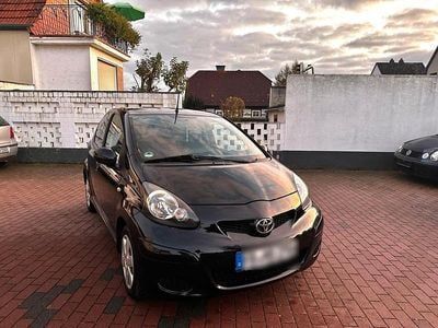 Gebraucht Toyota Aygo 68 PS (50 kW) 2011 Schwarz Kleinwagen