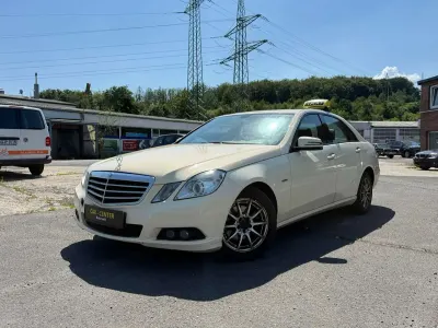 Gebraucht Mercedes E200 136 PS (100 kW) 2011 Hellelfenbein Limousine