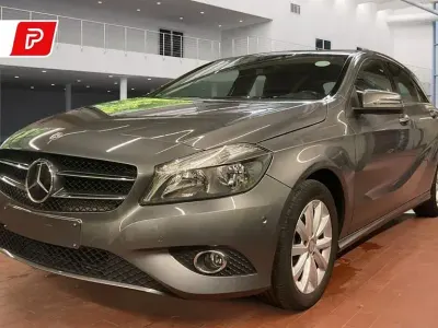 Gebraucht Mercedes A180 109 PS (80 kW) 2014 Mountaingrau Kleinwagen