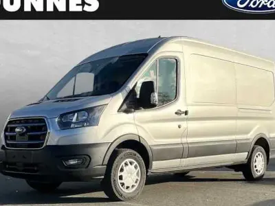Begagnad Ford E-Transit Trend 135 kW (184 HK) 2022 Silver Van