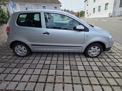 Gebraucht VW Fox 75 PS (55 kW) 2005 Grau Kleinwagen