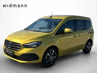 Używany Mercedes T180 116 KM (85 kW) 2023 Żółty Minivan