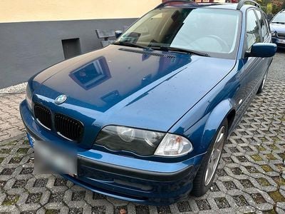 Blau Gebraucht 2000 BMW 318 Kombi | 2.900 €
