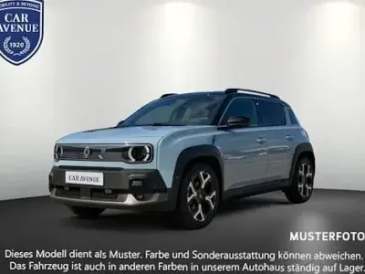 Second-hand Renault 4 E-Tech Iconic 110 kW (150 CP) 2025 Verde SUV