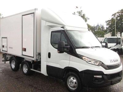 Gebraucht Iveco Daily 179 PS (131 kW) 2018 Weiß Van