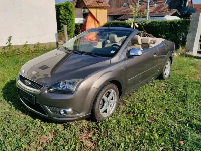 Gebraucht Ford Focus Cabriolet Titanium 145 PS (106 kW) 2007 Braun Cabrio