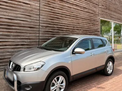 Gebraucht Nissan Qashqai 140 PS (102 kW) 2010 Silber SUV