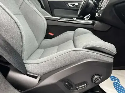 Gebraucht Volvo V60 Plus 253 PS (186 kW) 2022 Grau metallic Kombi